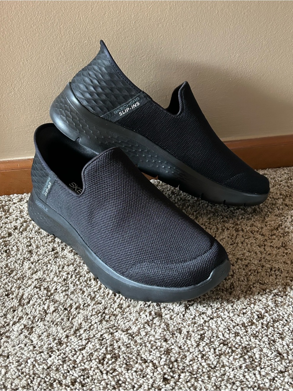 Skechers GoWalk Men's Black Slip-On Walking Shoes size 11 WW